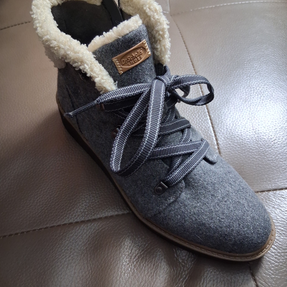 Dr. Scholl's Gray Winter Boots with Cream Lining